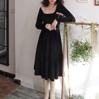 Long-sleeve Scoop-neck A-line Velvet Dress