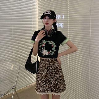 Rabbit Print Short-sleeve T-shirt / Leopard Print Mini A-line Skirt
