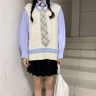 Plain Shirt With Tie / Cable-knit Vest
