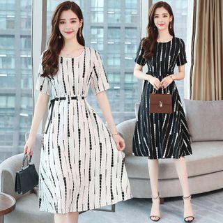 Short-sleeve Pattern A-line Midi Dress