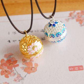 Cutout Alloy Essential Oil Diffuser Pendant Alloy Necklace