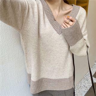 V-neck Sweater / Herringbone Tapered Pants