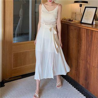 Plain Camisole / Ribbon-accent Skirt