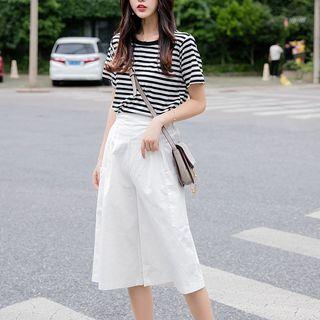 Set: Short Sleeve Striped T-shirt + Wide-leg Cropped Pants