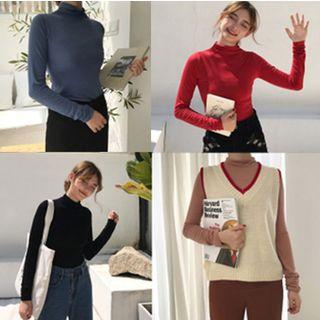Long-sleeve Mock-neck Plain T-shirt