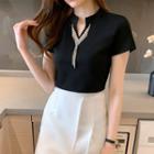 Short-sleeve V-neck Top 3