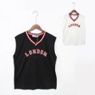 Sleeveless V-neck Lettering T-shirt