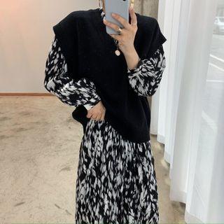 Knit Vest / Long-sleeve Print Midi Dress