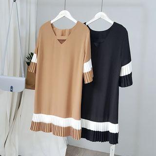 Elbow-sleeve Pleated Shift Dress