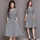 Notched-lapel Gingham Buttoned Coat
