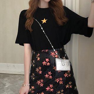 Star Print Short-sleeve T-shirt / Sequined A-line Skirt