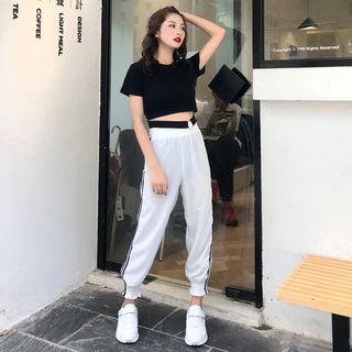 Short-sleeve Cropped T-shirt / Striped Track Pants