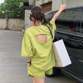 Set: Short-sleeve Open-back T-shirt + Shorts