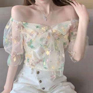 Off-shoulder Flower Embroidered Cropped Blouse