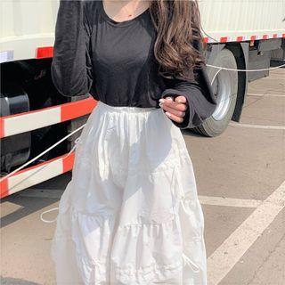 Long-sleeve Open-back T-shirt / Tiered A-line Midi Skirt