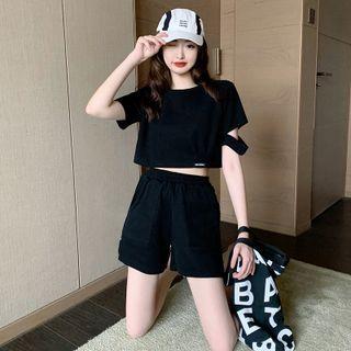 Set : Short-sleeve Cutout Cropped T-shirt + Wide-leg Shorts