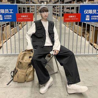 V-neck Cargo Sleeveless Jacket