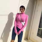 Turtle-neck Asymmetric-hem Top