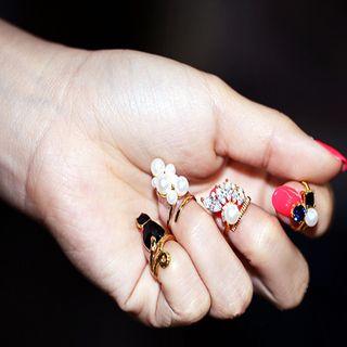 Gemstone / Cat Ring