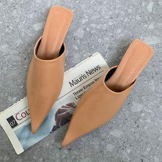 Pointy-toe Kitten-hel Mules
