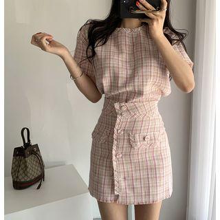 Plaid Short-sleeve Top / Button A-line Skirt