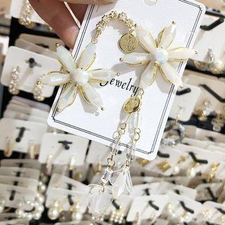 Non-matching Faux Pearl Flower Dangle Earring 1 Pair - White - One Size