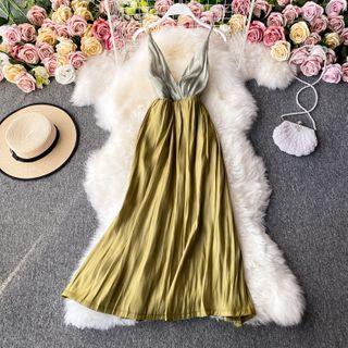 V-neck Plain Pleated Dress