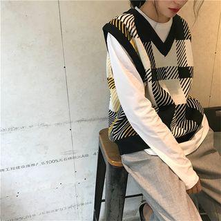 Check Knit Vest / Plain Long-sleeve Loose-fit T-shirt / Plain Loose-fit Pants