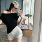 One-shoulder T-shirt / A-line Skirt
