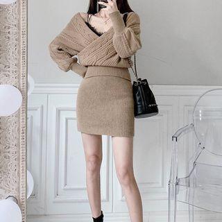 Set: V-neck Sweater + Fitted Skirt