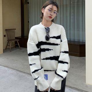 Round Neck Patterned Loose-fit Sweater Sweater - White & Black - One Size