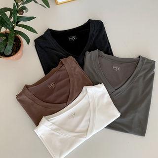 4 Season V-neck Textured T-shirt