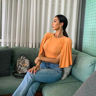 Round-neck Cape T-shirt