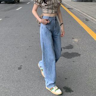 Straight Leg Jeans / Short-sleeve Plaid Top