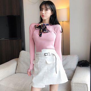 Printed Tie-neck Knit Top