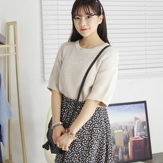 Round-neck 3/4-sleeve Knit Top