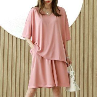 Set: V-neck T-shirt + Flared Shorts