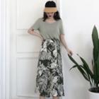 Short-sleeve V-neck T-shirt / Leaf Print Midi Wrap Skirt