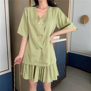 Short-sleeve Plain Blouse + Pleated Skirt