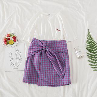 Short Sleeve Lettering T-shirt / Check Lace-up Skirt
