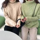 Turtleneck Cable-knit Sweater / Cropped Sweatpants