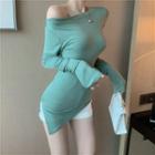 One-shoulder Long-sleeve Asymmetric Hem T-shirt