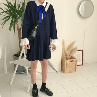 Long-sleeve Contrast Collar Pleated Dress