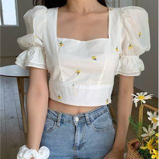 Square-neck Small Daisy Embroidered Short-sleeve Blouse