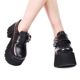 Metallic Skull Accent Platform Chunky Heel Pumps