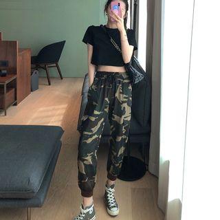Short-sleeve T-shirt / Camo Print Harem Pants