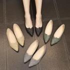 Grid Grain Pointy-toe Flats
