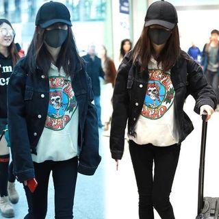 Set: Printed Hoodie + Cropped Jeans