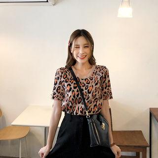 Short-sleeve Leopard Print Knit Top