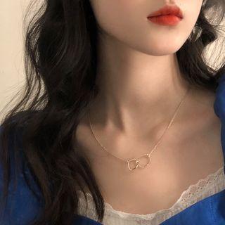 Interlocking Alloy Hoop Necklace